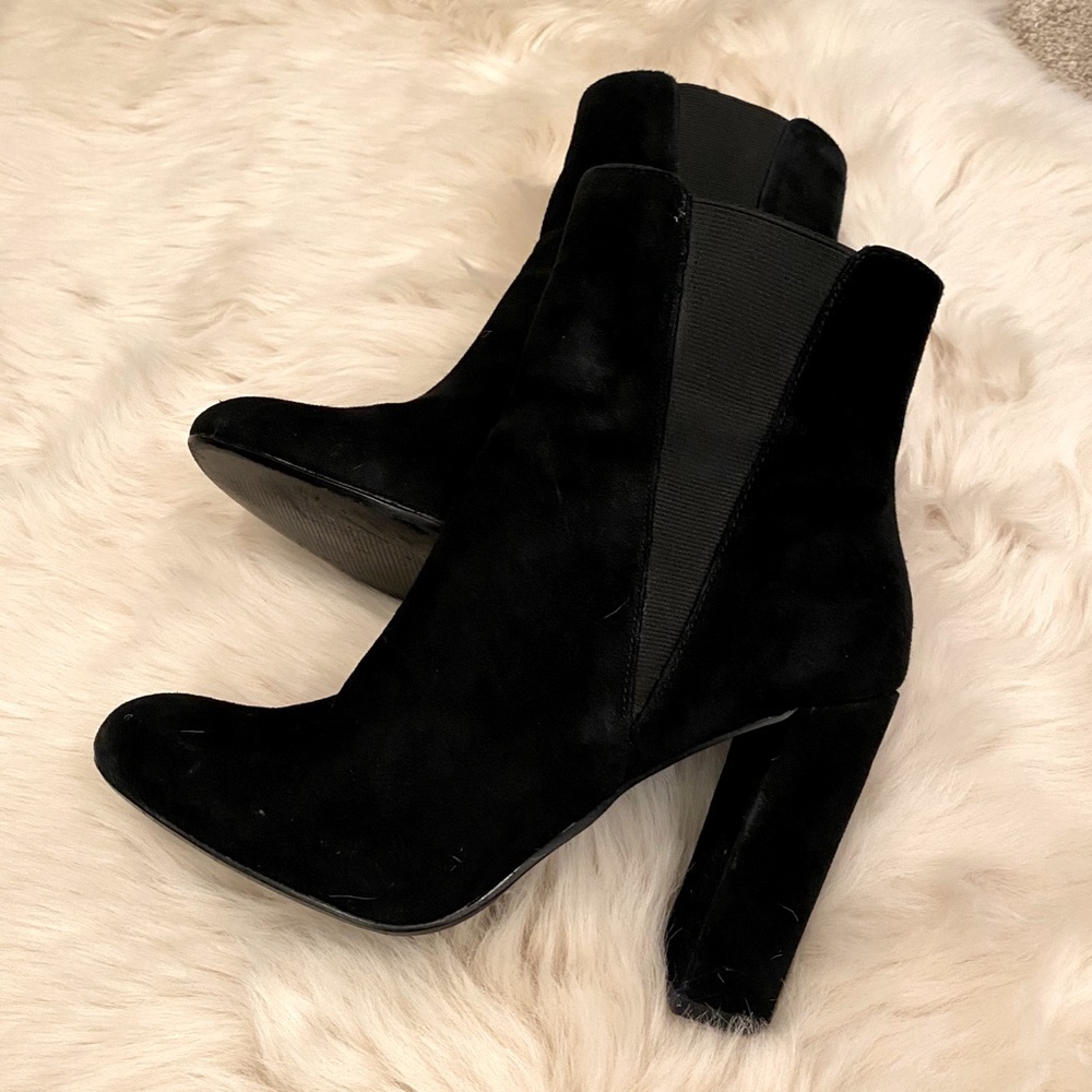 Steve Madden suede look booties size 7